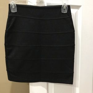 FOREVER 21 | Black Skirt — S